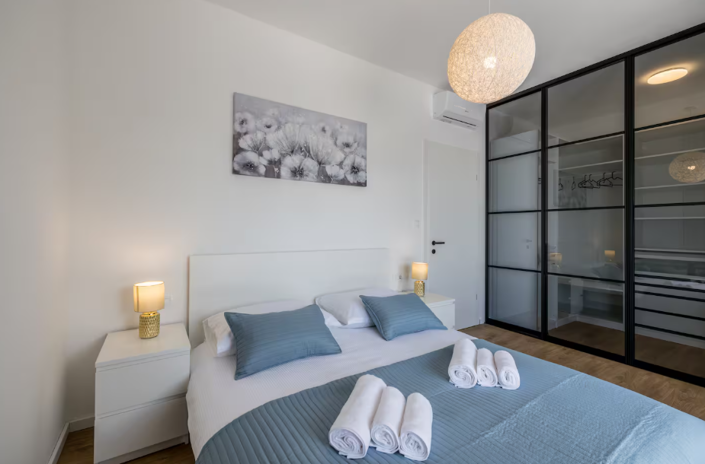 Image No.17-4 Bed Property for sale