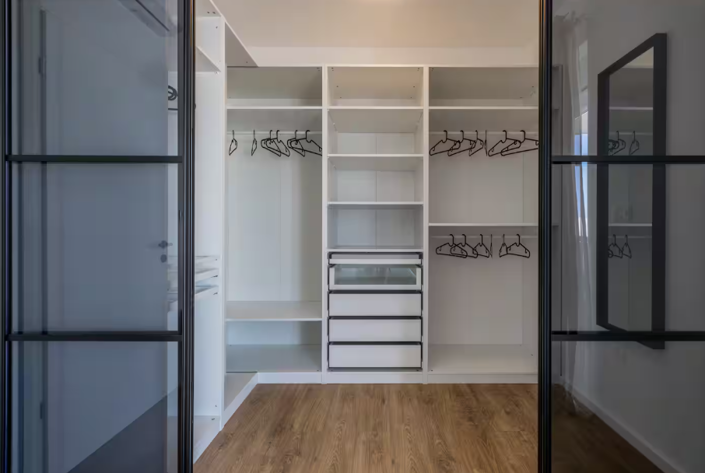 Image No.18-4 Bed Property for sale