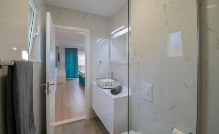 Image No.19-3 Bed Property for sale