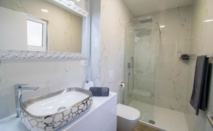 Image No.8-3 Bed Property for sale