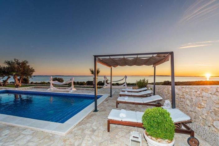 Image No.3-5 Bed Property for sale