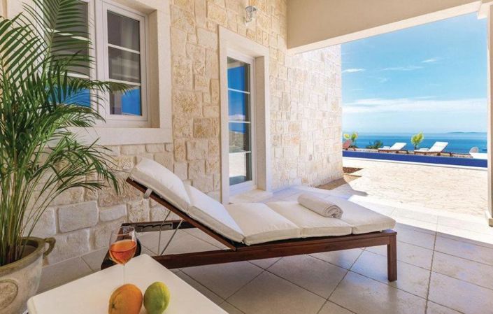 Image No.5-5 Bed Property for sale