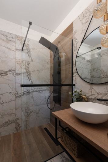 Image No.13-6 Bed Property for sale