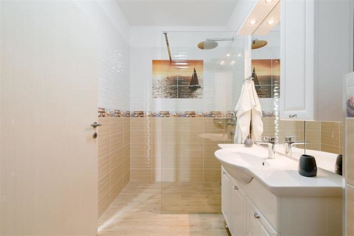 Image No.11-3 Bed Property for sale