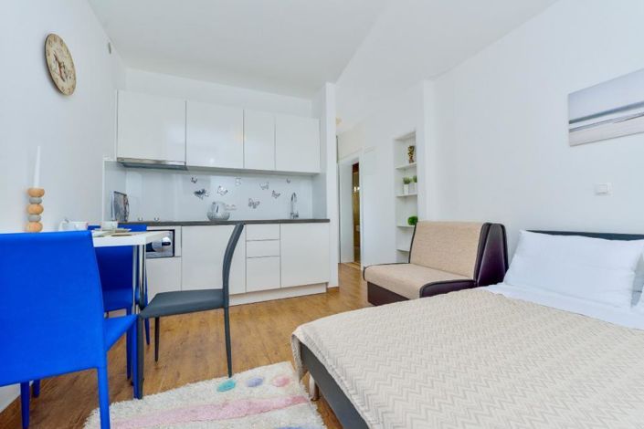 Image No.12-6 Bed Property for sale