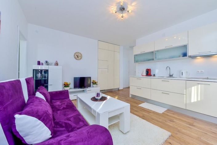 Image No.15-6 Bed Property for sale