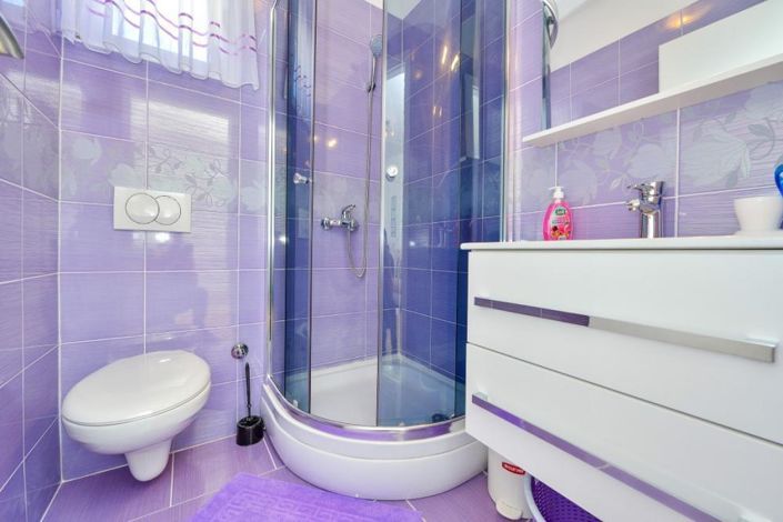 Image No.19-6 Bed Property for sale