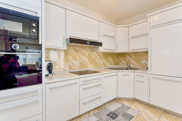 Image No.23-6 Bed Property for sale