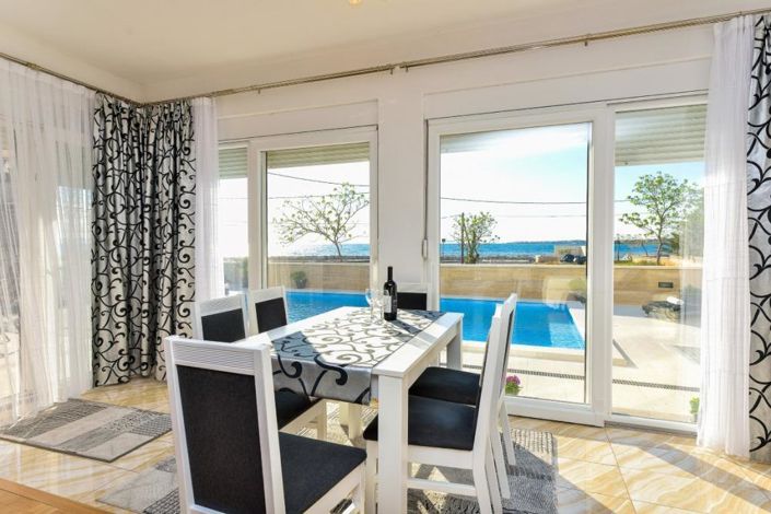 Image No.25-6 Bed Property for sale