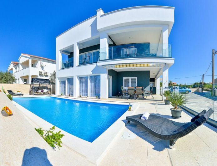 Image No.4-6 Bed Property for sale