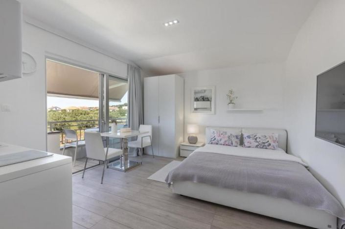 Image No.22-7 Bed Property for sale