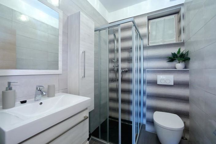 Image No.11-10 Bed Property for sale