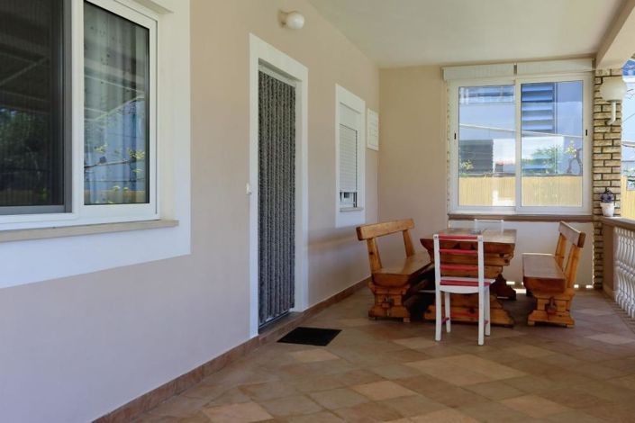 Image No.12-10 Bed Property for sale