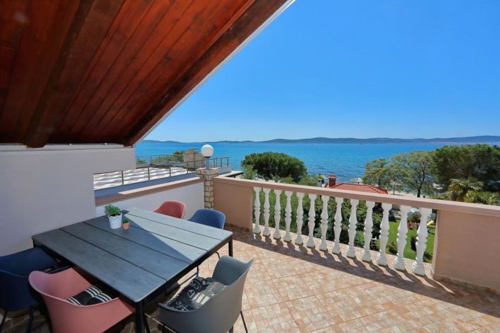 Image No.20-10 Bed Property for sale