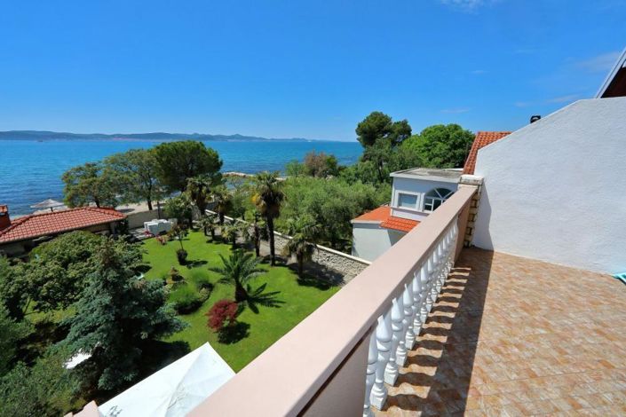 Image No.21-10 Bed Property for sale