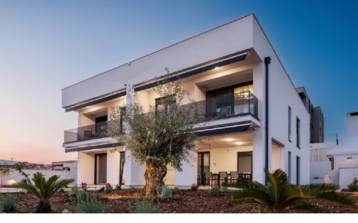 Image No.1-8 Bed Property for sale