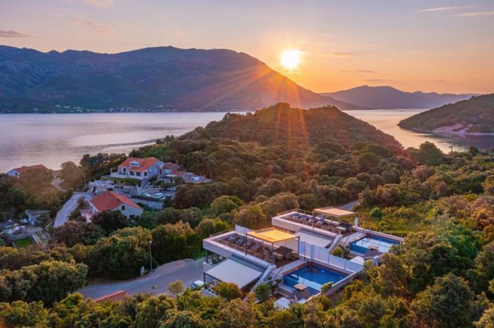 Image No.4-6 Bed Property for sale