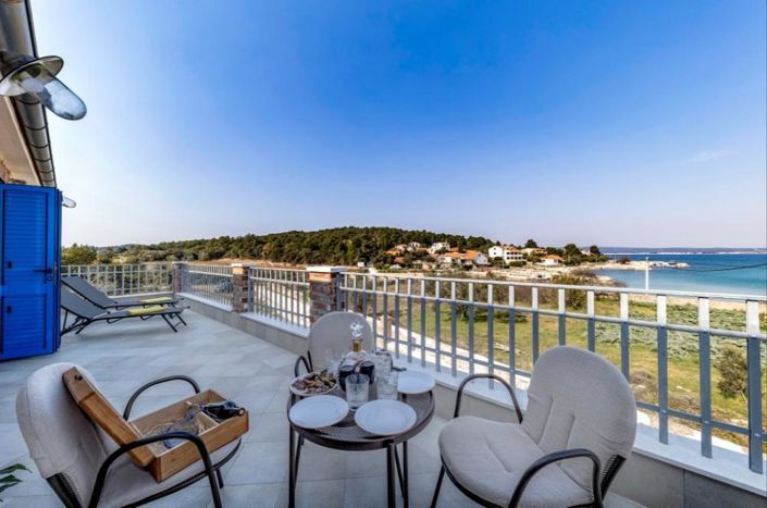 Image No.1-5 Bed Property for sale
