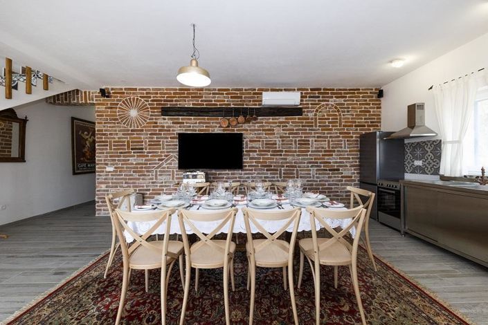 Image No.15-5 Bed Property for sale