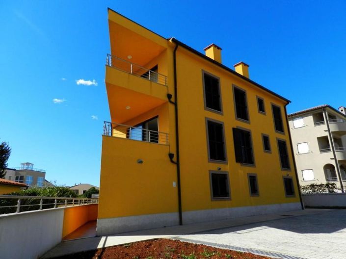 Image No.1-Propriété de 6 chambres à vendre à Premantura