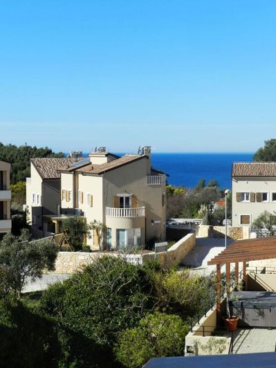 Image No.10-6 Bed Property for sale