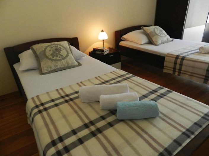 Image No.4-6 Bed Property for sale