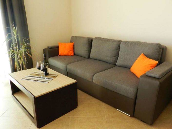 Image No.8-6 Bed Property for sale