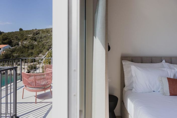 Image No.16-5 Bed Property for sale