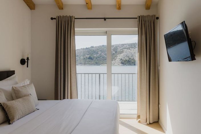 Image No.18-5 Bed Property for sale