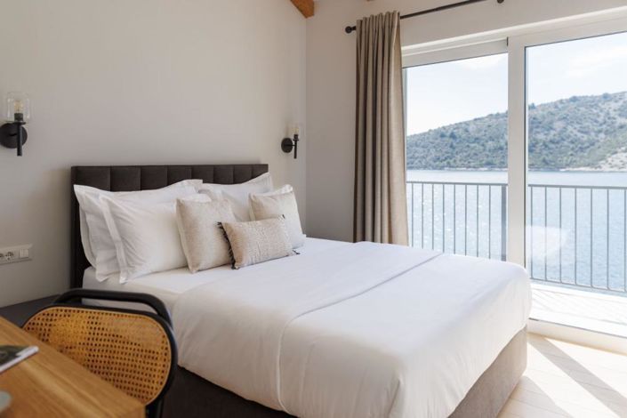 Image No.22-5 Bed Property for sale