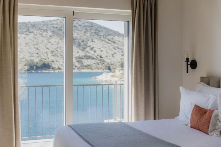 Image No.5-5 Bed Property for sale