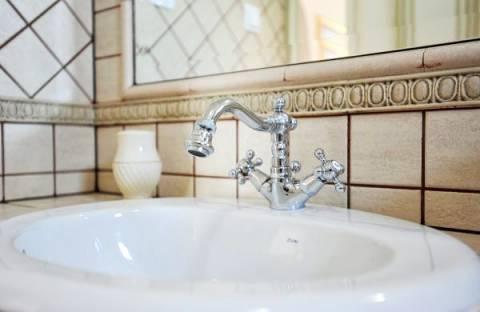 Image No.11-9 Bed Property for sale