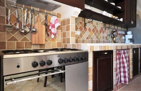 Image No.9-9 Bed Property for sale