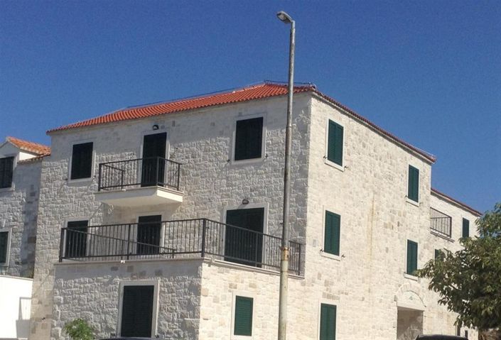 Image No.1-12 Bed Property for sale