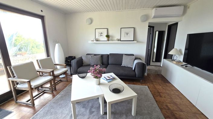 Image No.10-3 Bed Property for sale