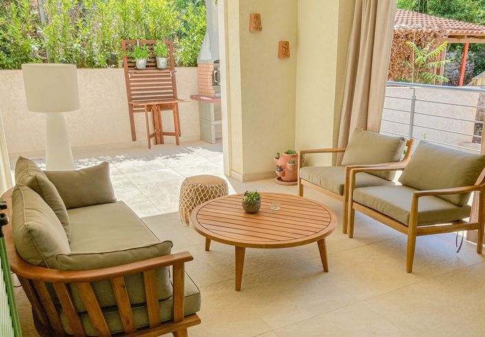 Image No.10-3 Bed Property for sale