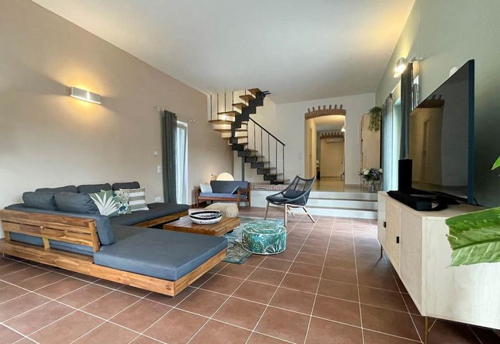 Image No.12-3 Bed Property for sale