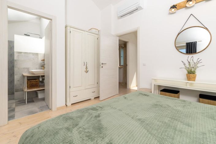 Image No.9-4 Bed Property for sale