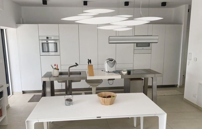 Image No.10-4 Bed Property for sale