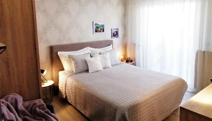 Image No.11-9 Bed Property for sale