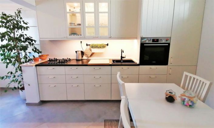 Image No.3-9 Bed Property for sale