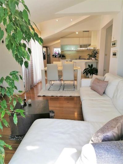 Image No.9-9 Bed Property for sale