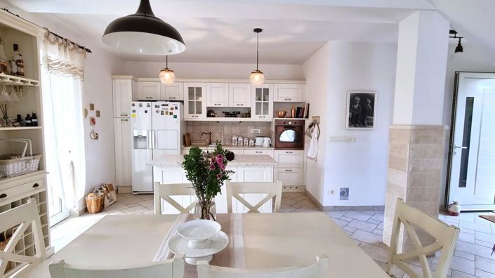 Image No.12-3 Bed Property for sale