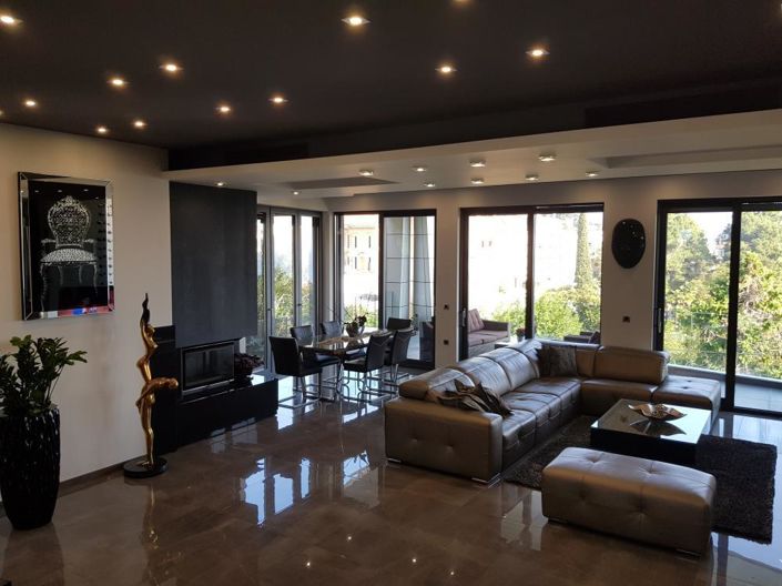 Image No.11-6 Bed Property for sale