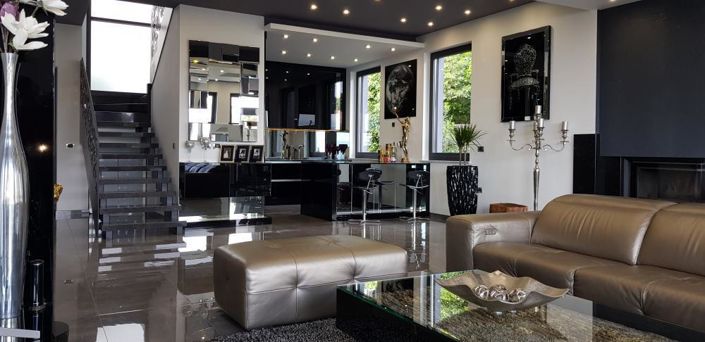 Image No.13-6 Bed Property for sale