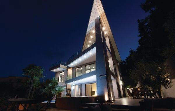 Image No.14-6 Bed Property for sale