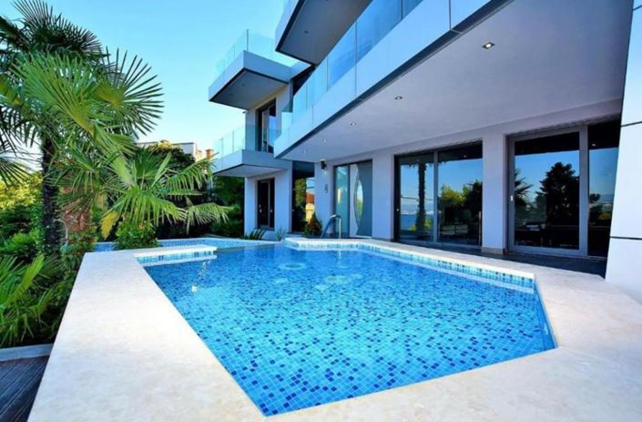 Image No.2-6 Bed Property for sale