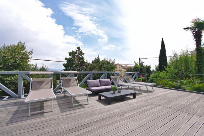 Image No.22-6 Bed Property for sale