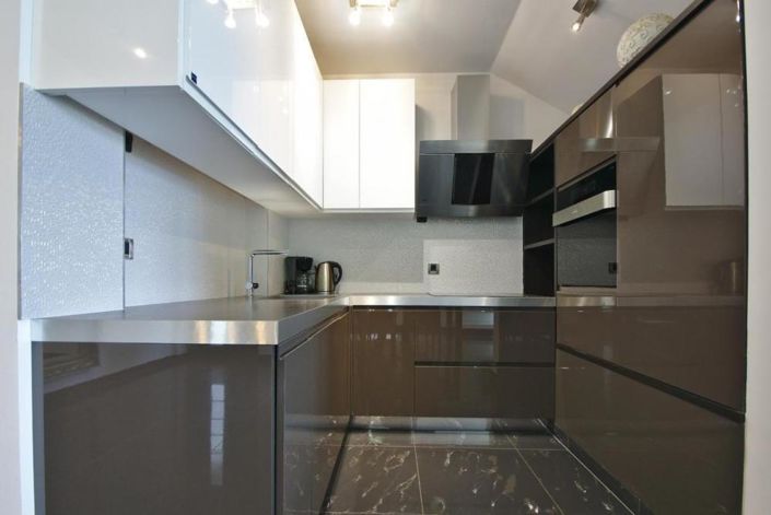 Image No.23-6 Bed Property for sale