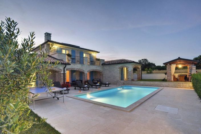 Image No.1-8 Bed Property for sale